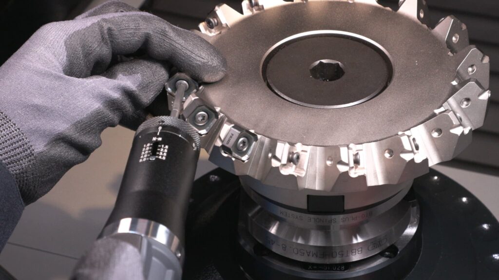 40% reduction in insert replacement time! Improved productivity through cost savings and consistent machining quality
